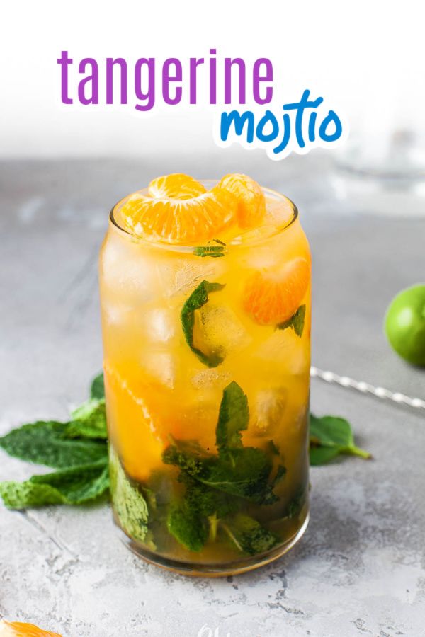 Mandarin or Tangerine Mojito. Classic mojito gets an update with mandarin!. This citrus cocktail recipe has amazing flavor! Tangerine Drink, Mandarin Cocktail, Tangerine Cocktail, Areca Plates, Lime Cocktail Recipes, Citrus Party, Citrus Cocktail, Fiesta Recipes, Citrus Drinks