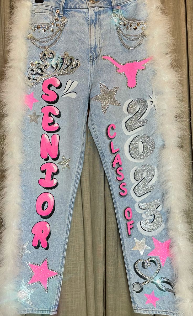 Homecoming Jeans Ideas, Senior Painted Jeans, Senior Year Diy, High School Graduation Pictures, Senior Year Things, Senior Class Shirts, Senior Portrait Outfits, Senior Year Fun, Graduation Cap Decoration Diy