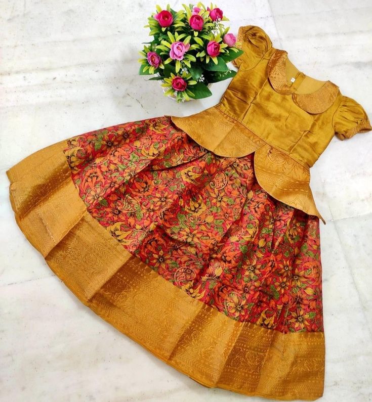 Pavadai Sattai Designs Kids, Kids Blouse Designs Indian, Pavadai Sattai Designs, Pattu Pavada, Langa Blouse, Indian Dresses For Kids, Cotton Frocks For Kids, Kids Party Wear Dresses, Pattu Pavadai