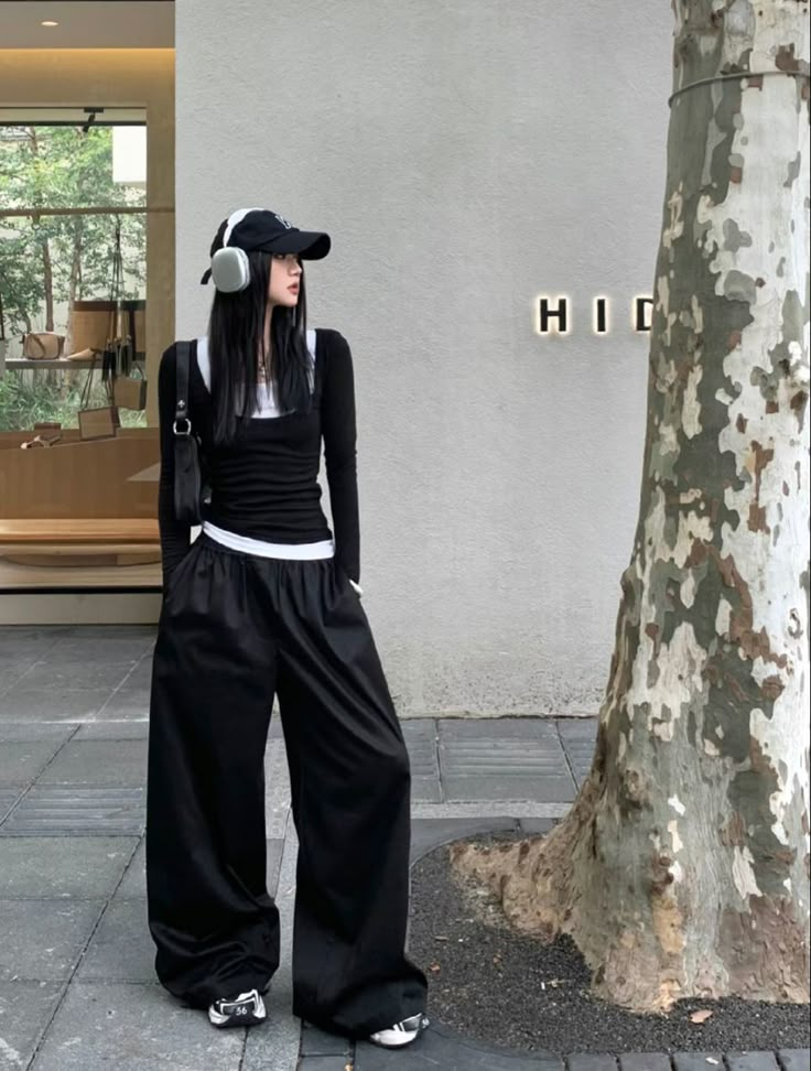 Acubi Airport Outfit, Black Acubi Fashion, Korean Street Fashion Women Winter, Cold Cloudy Day Outfit, Korea April Outfit, Acubi Modest Outfits, Winter Outfits Grunge, Chinese Douyin, Korean Fashion Styles