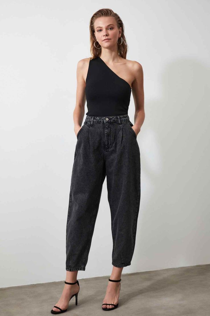 Outfit Palazzo, Balloon Jeans, Palazzo Jeans, Black Balloon, Jeans Outfit Winter, Black Mom Jeans, Jeans Street Style, Jeans Outfit Summer, Balloon Pants