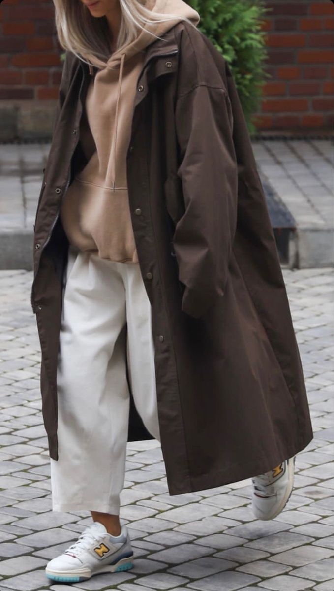 Flowy Winter Outfit, Oversized Parka For Fall, Brown Parka Outfit, White Parka Outfit, Parka Outfit Woman, Fall 24 Outfits, Oversized Khaki Parka For Streetwear, Winter Parka Outfit, Cozy Oversized Beige Outerwear