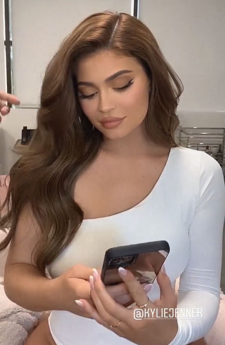 Kylie Jenner Hair Color, Kylie Jenner Hair, Honey Brown Hair, Brown Hair Looks, Brown Hair Inspo, Hair Color Light Brown, Hair Color Auburn, Honey Blonde Hair, Honey Hair