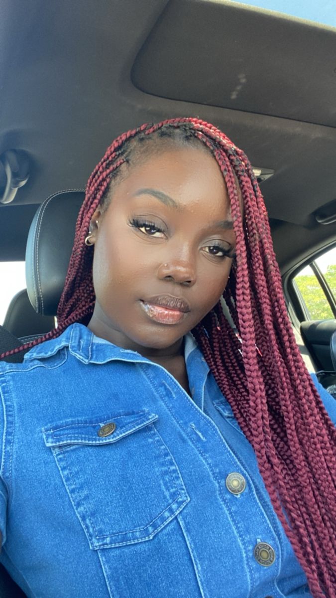 Dark Burgundy Box Braids, 99j Braids Black Women, Burgundy Braids On Black Hair, Knotless Braids Color Ideas Dark Skin, Dark Skin Braids Color, Burgandy Braids On Dark Skin, Burgundy Hair Black Women Braids, Burgandy Braids For Black Women, Red Braids On Dark Skin