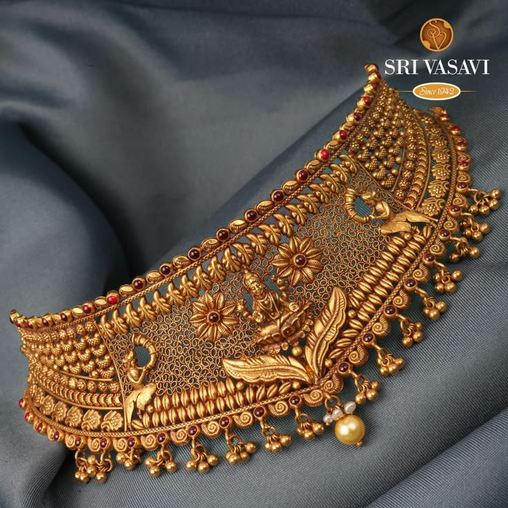 Gold Jewels Design, Gold Bridal Necklace, Antique Necklaces Design, Choker Necklace Designs, Antique Gold Jewelry Indian, Choker Designs, Gold Necklace Indian Bridal Jewelry, Jewelry Set Design, Gold Bridal Jewellery Sets