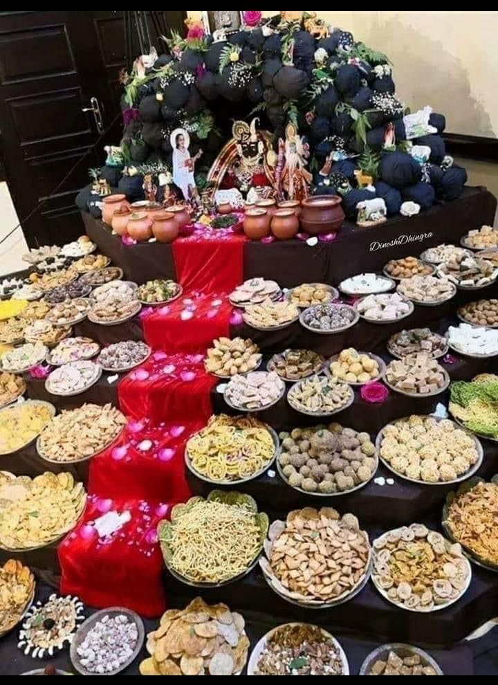 Krishna Astami Photos Decoration, 56 Bhog Thali For Krishna, Chappan Bhog Decoration, Govardhan Parvat Decoration, Annakut Decoration, Mehndi Decoration Ideas At Home, Gymnastics Room Decor, Krishna Decoration, Gauri Decoration