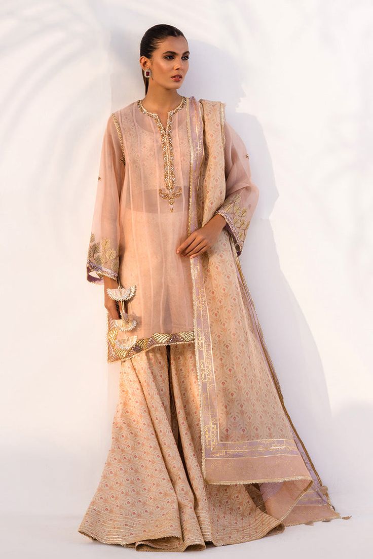 Celik – Sania Maskatiya International Engagement Bride Dress, Dhaka Pajama, Baat Pakki, Sania Maskatiya, Gold Organza, Printed Organza, Engagement Bride, Nikkah Dress, Organza Shirt