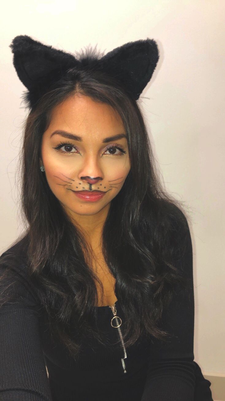 Cat makeup 🐱 Black Kitten Halloween, Cat Face Costume Make Up, Cat Makeup Halloween Aesthetic, Cute Black Cat Halloween Makeup, Black Cat Outfit Halloween Costume Ideas, Chat Noir Halloween Costume, Cat Face For Halloween Make Up, Orange Cat Makeup Halloween, Cat Woman Face Makeup