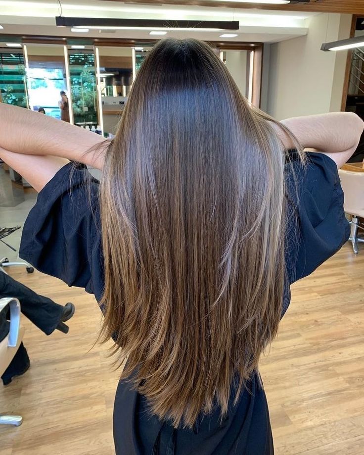 Long Brunette Hair, Brunette Hair With Highlights, Brunette Balayage Hair, Long Hair Color, Brown Hair Balayage, Haircuts Straight Hair, Balayage Brunette, Hair Shades, Brown Blonde Hair