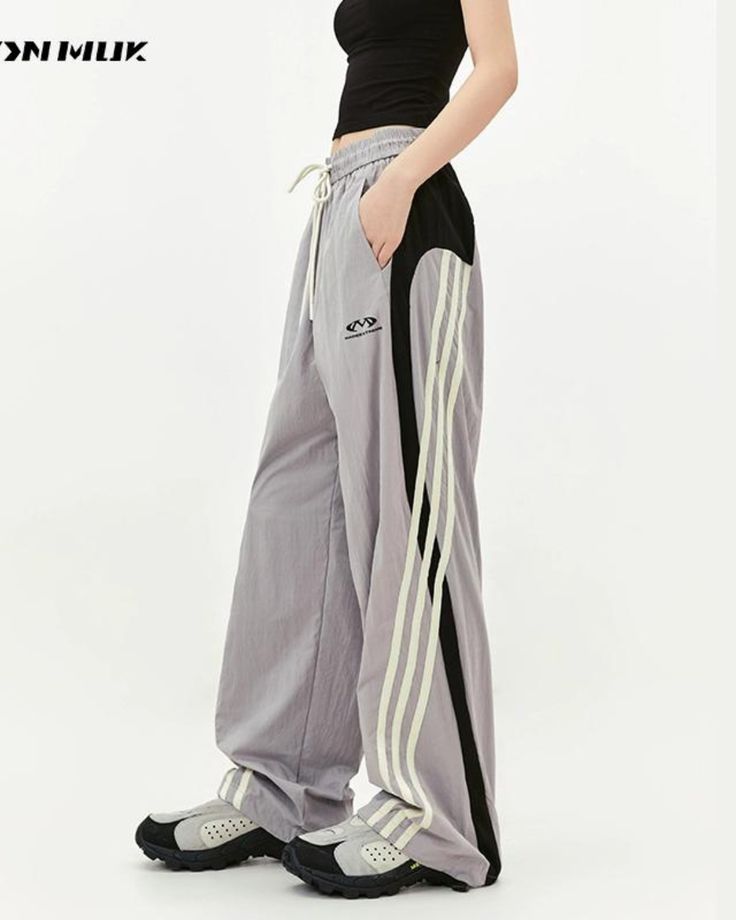 Sideline pants with a sporty and street feel.

Exquisite sizing that is moderately loose and loose.

Great for everything from town use to active outings.
◾️Model
Height/Weight：169cm(66.5in)/45kg(99.2lb)
Fitting Size��：M



Size (cm)
Length
Waist
Hip


M
105
70
108


L
107
74
116


XL
109
78
124


2XL
111
82
132 Wide Outfit, Slay Clothes, Unique Clothing Style, Japanese Street, Sportswear Fashion, Japanese Street Fashion, Street Outfit, Sporty Outfits, Pants Design