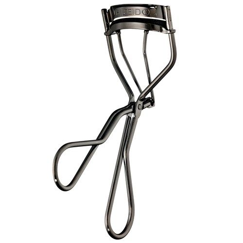 Shiseido Eyelash Curler, Best Eyelash Curler, Small Lashes, Clean Beauty Makeup, Redhead Makeup, Eyelash Curlers, Curl Lashes, Lash Curler, Favorite Makeup Products