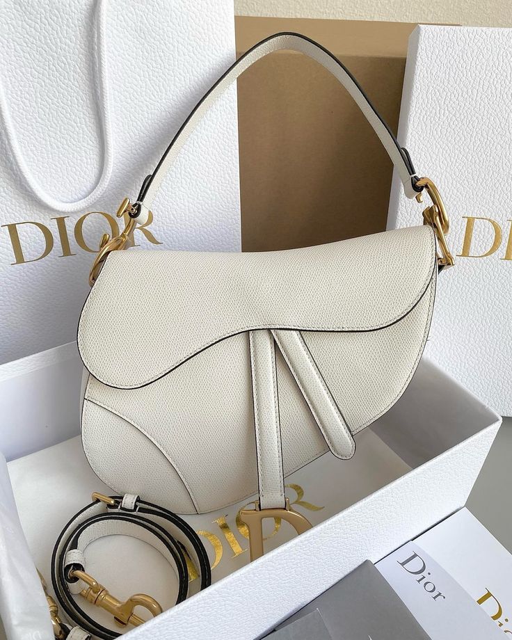 Viber 0921.317.5951 💌 Hand Bags Luxury, White Designer Bag, Hand Bags Designer, Luxury Things, My Style Bags, Luxury Bags Collection, White Purse, Dior Vintage, Girly Bags