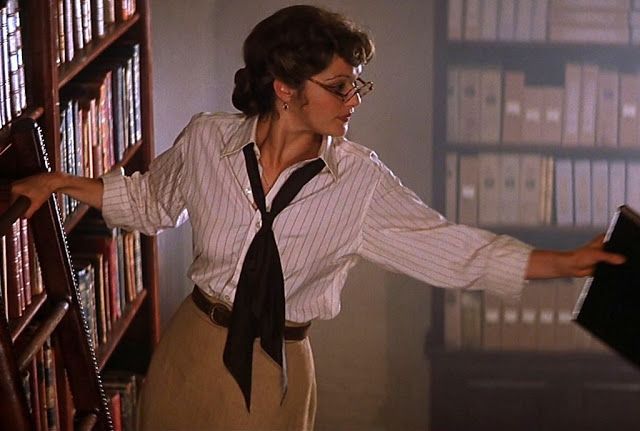 The Closet Historian: Beautiful Rachel Weiss from The Mummy Evelyn Carnahan, Librarian Aesthetic, 40s Mode, The Mummy 1999, The Mummy Returns, Mummy Returns, Librarian Style, Librarian Chic, Academia Outfits