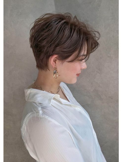 Oval Face Haircuts Thick Hair, Short Haircuts Trendy, Haircut For Very Short Hair, Shirt Hair Chubby Face, Short Haïr Cut For Women, Mom Haircut Short, Hair Cuts Women Short, Short Straight Hair Pixie, Short Haircut 2024 Women