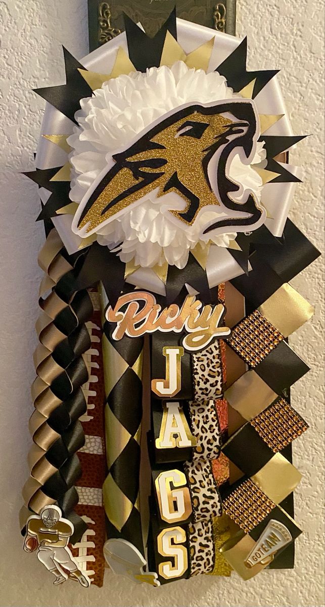 homecoming garter
hoco garter
boys homecoming garter Small Homecoming Mums, Gold Garter, Diy Boutonniere, Homecoming Corsage, Homecoming Freshman, Homecoming Garter, Senior Overalls, Homecoming Mums Diy, Homecoming Ideas