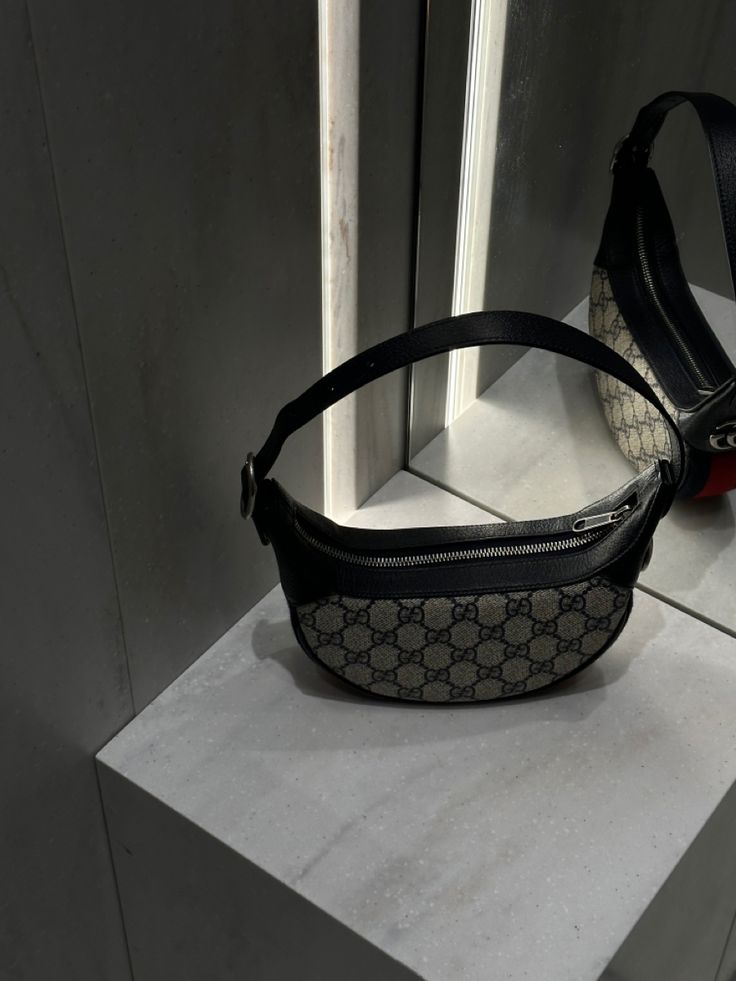 #gucci #guccibags #fashion #aesthetic #pinterest Gucci Bag Aesthetic, Aesthetic Purses, Purses Aesthetic, Mom Inspo, Dream Bags, Favorite Purse, Gucci Purses, Ootd Inspo, Bag Aesthetic