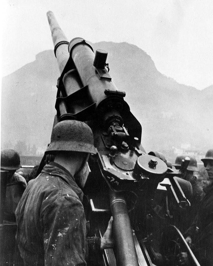 88 Images Terrifiantes, Ww2 Soldiers, Germany Ww2, Wwii Photos, German Soldiers Ww2, Military Pictures, Military Photos, المملكة العربية السعودية, German Army