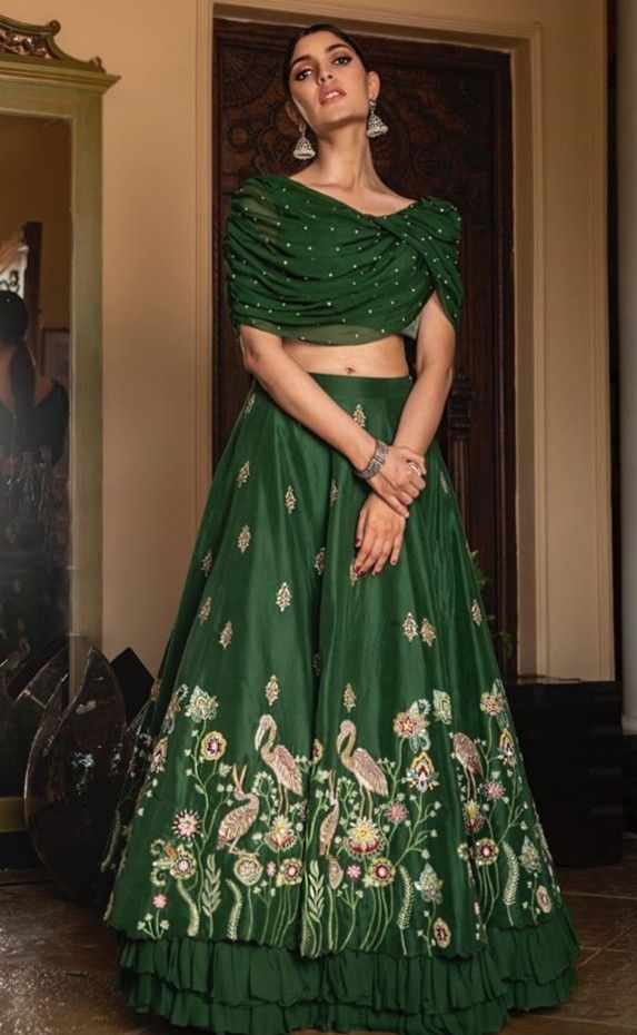 Mehendi Outfits, Indian Outfits Lehenga, Lehenga Designs Simple, Lehnga Dress, Green Lehenga, Draped Blouse, Fancy Blouse, Indian Dresses Traditional, Traditional Indian Outfits