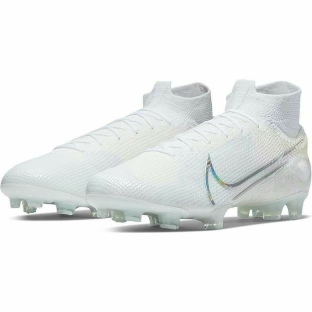 the nike vapor soccer shoe in white