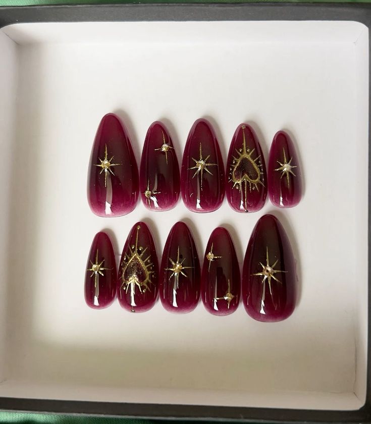 Red And Gold Nails, Star Nails, Minimalist Nails, Prom Nails, Manicure Y Pedicure, Heart Nails, Dream Nails, Funky Nails, Chic Nails