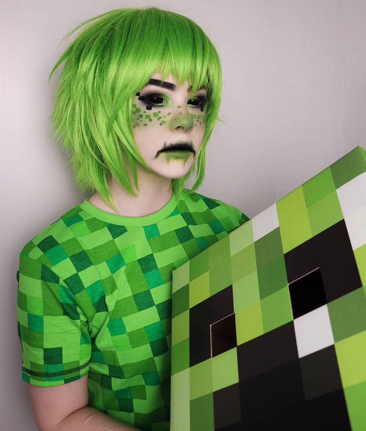 ＬＯＵＩＳ．Ｋ on Instagram: “Sssssssssssssike 💣 It's gamer time fellas and I'm real happy Minecraft is getting big again cause it's seriously a goddamn fun game 👁️〰️👁️…” Minecraft Creeper Makeup, Minecraft Makeup Looks, Wither Minecraft Costume, Minecraft Things In Real Life, Minecraft Cosplay, Minecraft Halloween Costume, Gamer Cosplay, Minecraft Tshirt, Minecraft Costumes