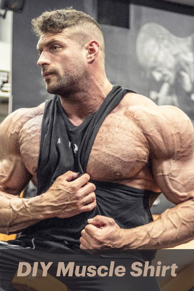 Classic Physique Pro Laszlo Kiraly wears a DIY muscle tee during his gym workout. Read more about the DIY muscle tee on the blog article. Diy Muscle Shirt, Cutoff Tshirt, Diy Workout Tank, Gym Pump Cover, Pump Covers, Gym Pump, Classic Physique, Diy Workout, Diy Gym