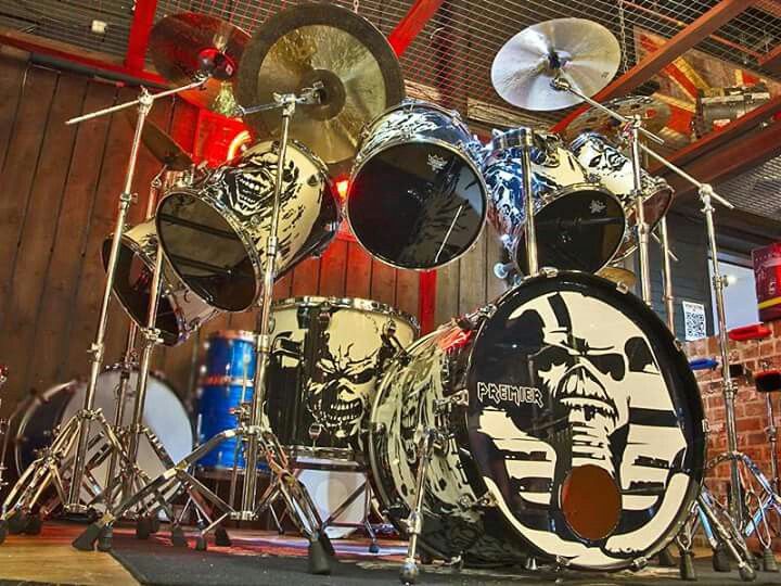 a drum set with skulls on the front and sides