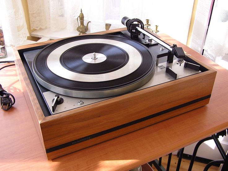 a record player sitting on top of a wooden table