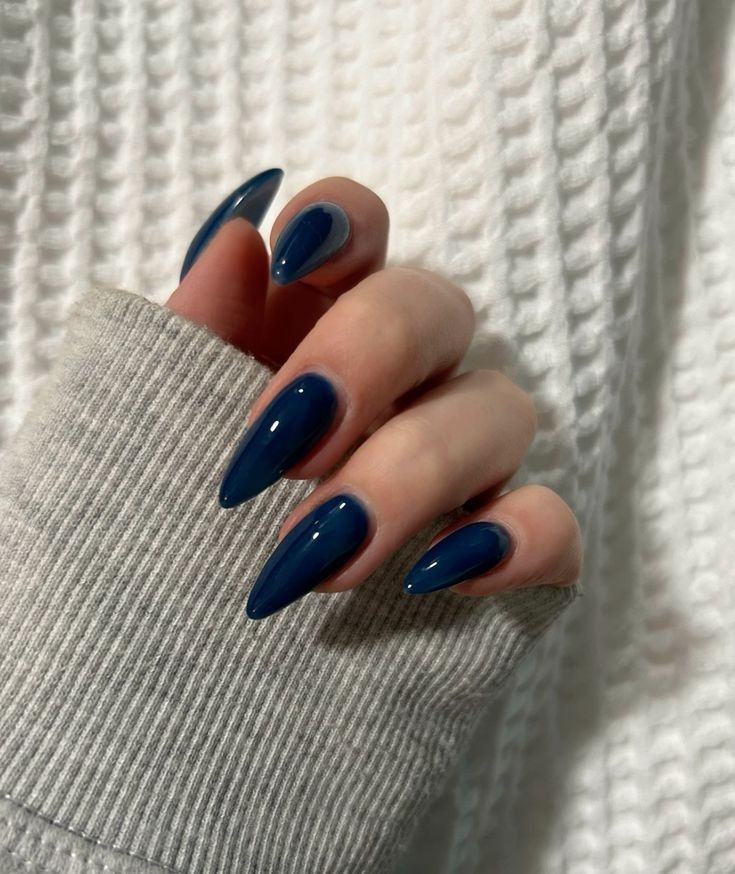 Navy Nails, Pointy Nails, Wow Nails, Blue Acrylic Nails, Smink Inspiration, Casual Nails, Makijaż Smokey Eye, Blue Nail, Classy Nails