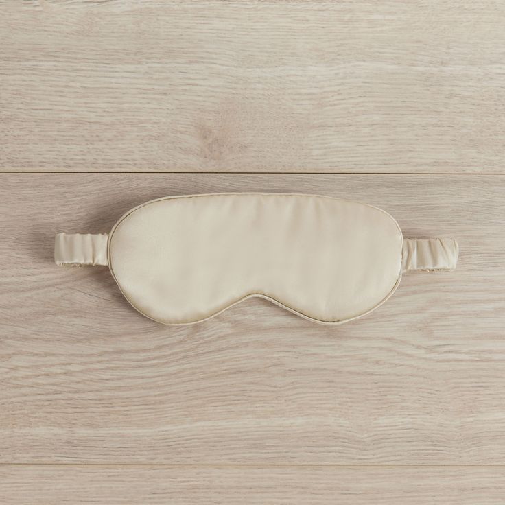 Crafted from 100% Mulberry silk in our beloved Natural hue, our Silk Eye Mask is gentle on the hair and skin as you sleep. It's also a thoughtful gesture to gift a loved one for a restful slumber. Silk Eye Mask, Linen Sheet Sets, Linen Pillow Cases, Linen Bag, Beautiful Bedding, Luxury Linen, Pure Linen, Mulberry Silk, Eye Mask