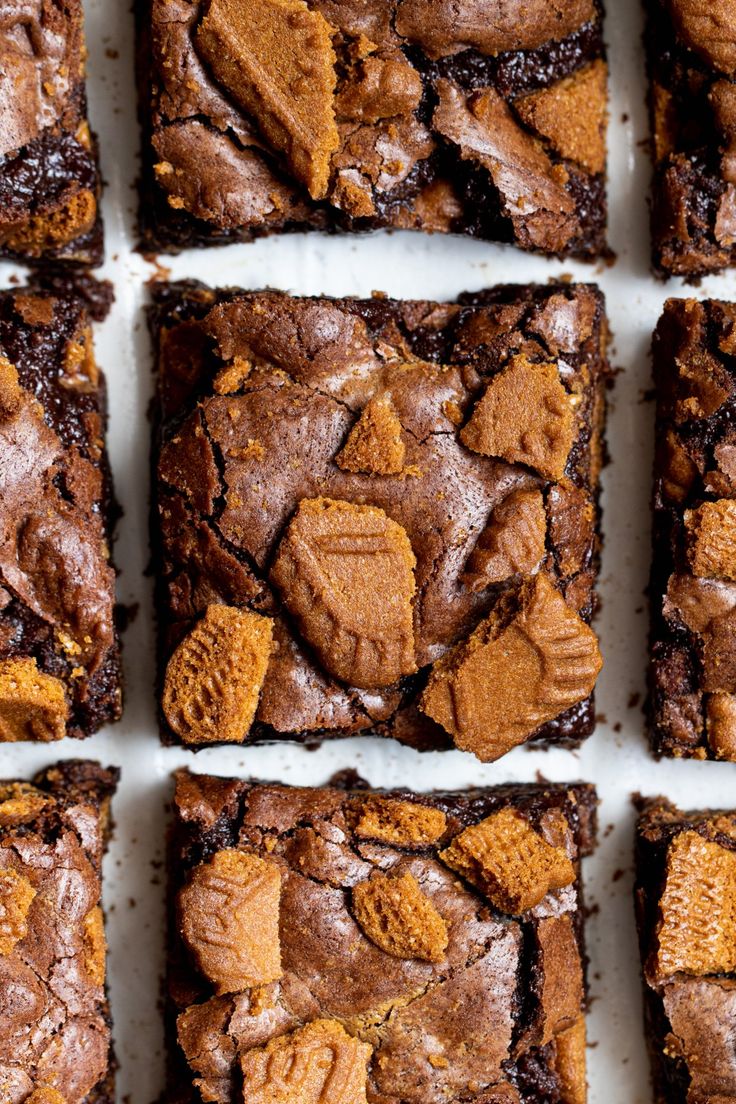 chocolate brownies with peanut butter on top are lined up in a griddle pattern