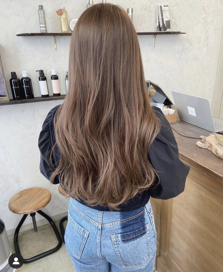 Level 6 Neutral Brown Hair, Late Brunette Hair, One Color Hair Ideas Brown, Light Brown Beige Hair, Dark Brown Hair With Green Eyes, Light Brown Ash Hair, Brown Hair Colors Light, Light Frosted Brown Hair, Bruslight Hair