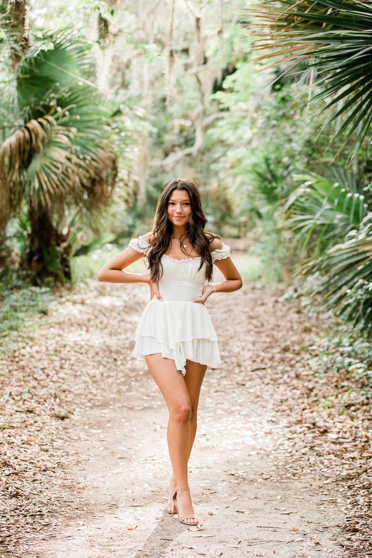 Posing and outfit ideas for high school senior girls in the wooded area - Jacksonville FL photographer Posing Ideas For Women In Dress, Women Poses Photography Portraits, Photo Shoot Poses For Ladies, Photoshoot Outside Poses, Ladies Photo Poses, Pose Ideas Women, Ladies Poses, Ladies Poses Photo Shoot, Ladies Poses Photography