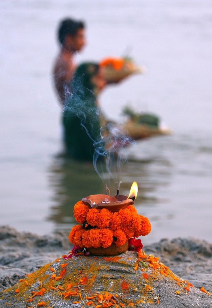 1 year ago (34 notes) "I have no desire for wealth or possessions, and so I have nothing. I do not experience the initial suffering of having to accumulate possessions, the intermediate suffering of having to guard and keep up possessions, nor the final suffering of loosing the possessions." Milarepa Chath Pooja Image, Happy Chhath Puja, Mother India, Amazing India, Har Mahadev, India Culture, India Photography, India Colors, Angel Painting