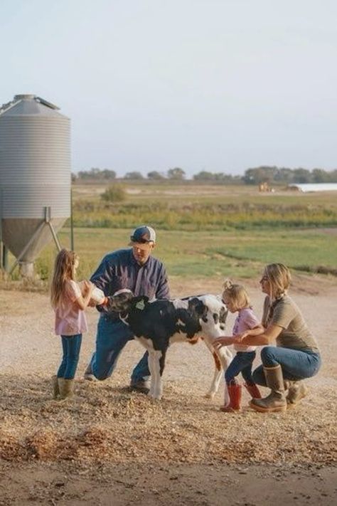 Farm Life With Family, Farm Lifestyle Photography, Farmers Wife Aesthetic, Country Mom Aesthetic, Farmer Boyfriend, Family On A Farm, Farmer Lifestyle, Farmer Aesthetic, Farming Lifestyle