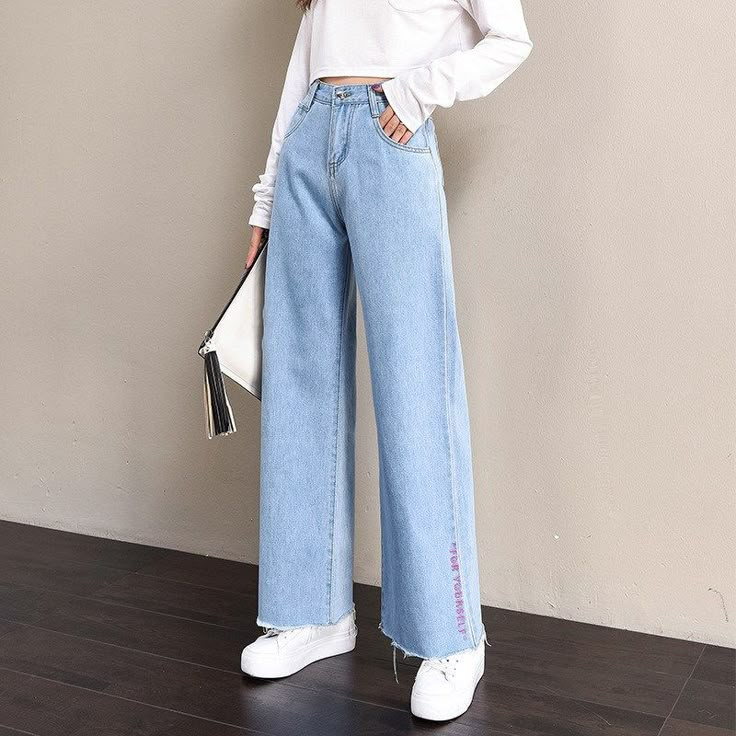 Wide Leg Jeans Outfit, Outfit Jeans, Loose Jeans, Mode Inspo, Pantalon Large, Looks Style, Wide Leg Denim, Teen Fashion Outfits, Looks Vintage