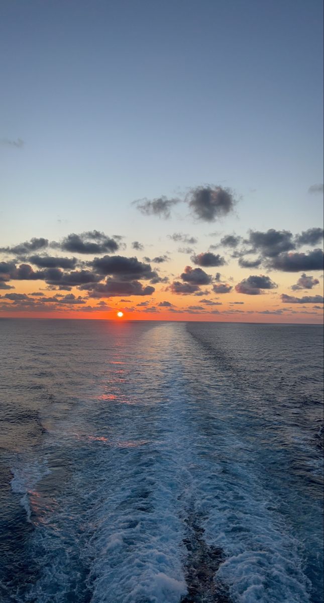 sunset on a cruise Ocean With Sunset, Cruise Wallpaper, Sunset On Sea, Cruise Sunset, Cruise Pics, Ocean Sunsets, Sunset At Sea, Cruise Life, Cruise Pictures