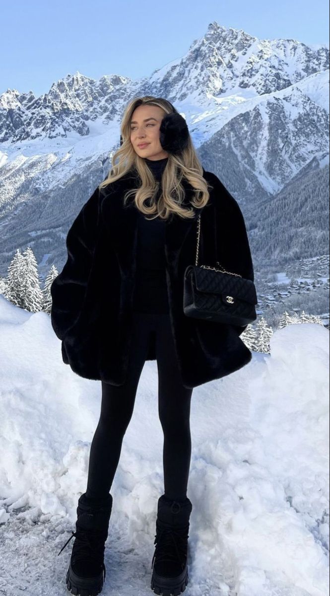 Zermatt Outfit Winter, Winter Boots Outfits Snow, Outfit With Earmuffs, Winter Outfits Snow Aesthetic, Winter Skiing Outfit, Russian Girl Winter Style, Aspen Fashion Winter Chic, Vail Winter Outfits, Aspen Ski Outfits