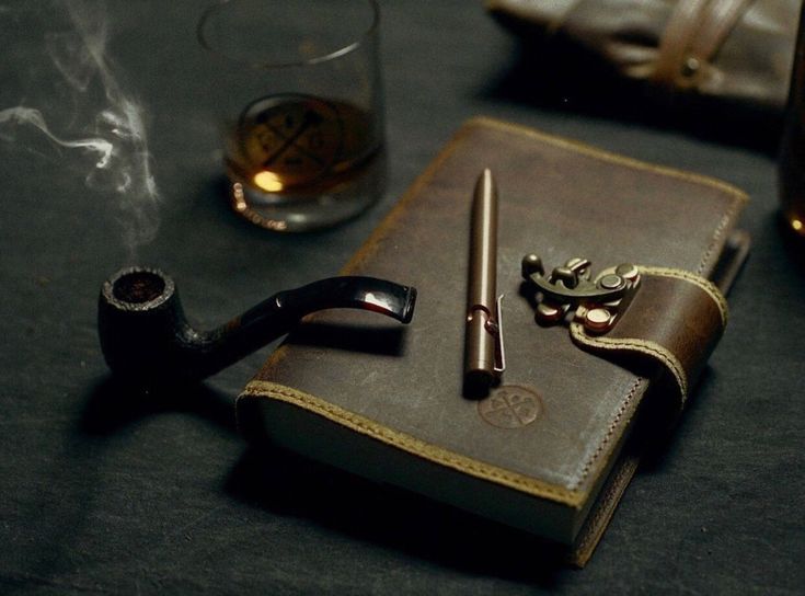 Pipe Aesthetic, Rabastan Lestrange, Detective Aesthetic, Dark Acadamia, Academia Aesthetics, Vintage Gentleman, Wood Pipe, Slytherin Aesthetic, Creative Genius