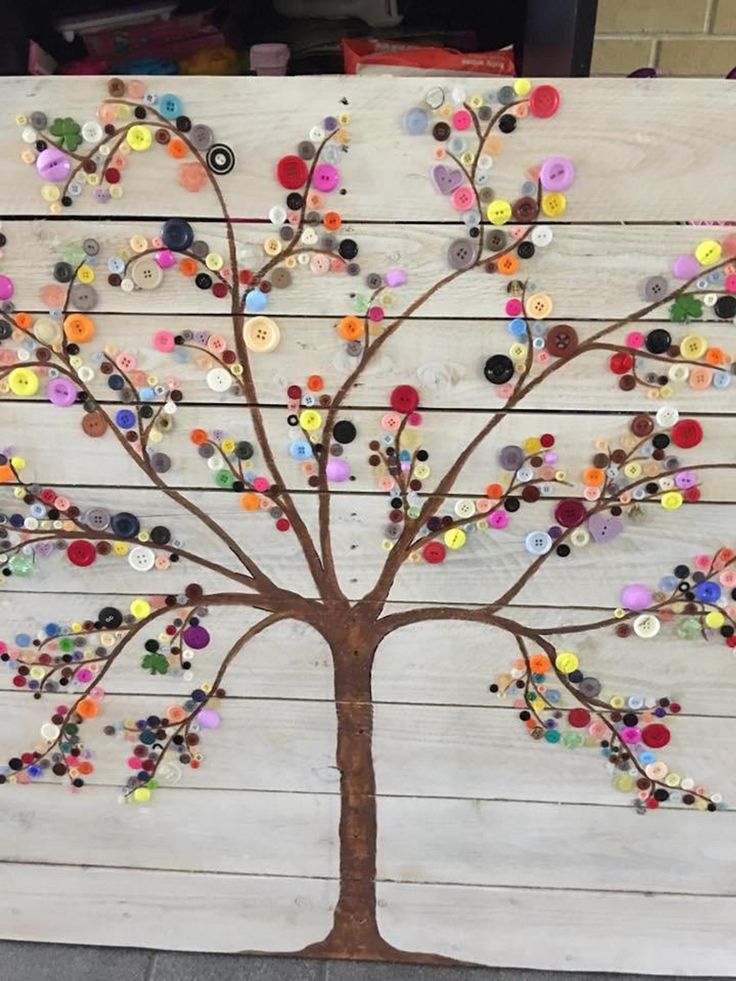 a tree made out of buttons on a pallet