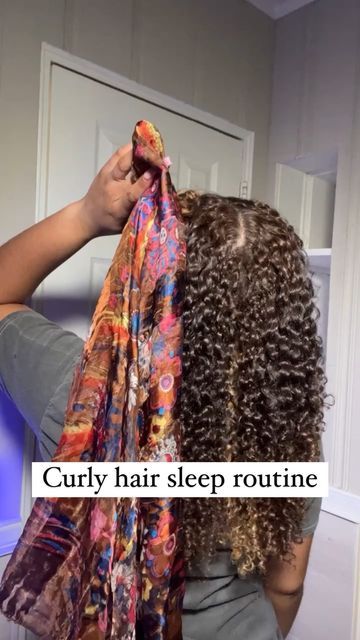 How To Wrap Curly Hair With Scarf For Bed, How To Tie Your Hair At Night, How To Tie Curly Hair At Night, How To Wrap Up Curly Hair At Night, Wrapping Curly Hair At Night, Curly Hair Sleep Routine, How To Put On A Bonnet, How To Sleep With Curly Hair Bonnet, Curly Night Routine