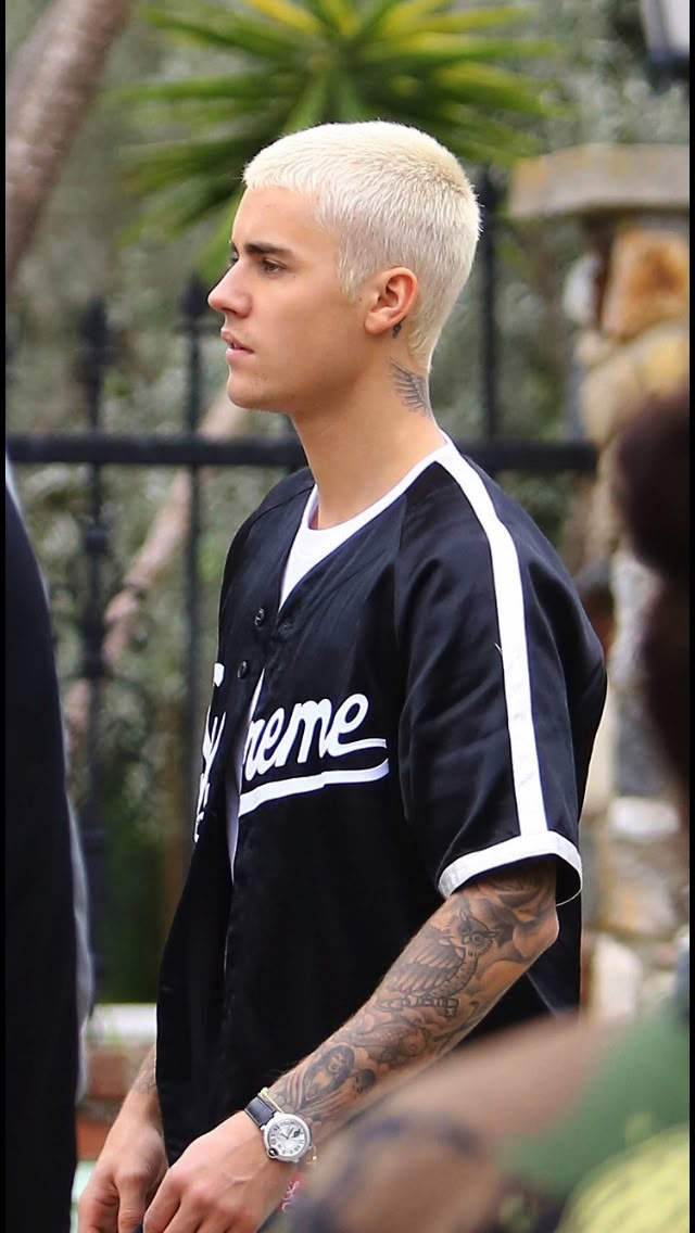 Buzz Bleached Hair, Justin Bieber Bleached Hair, Bleached Hair Men Buzzcut, Gray Buzzcut, Silver Buzzcut, Bleach Buzzcut Men, Justin Bieber Buzzcut, Buzzed Mullet, Bleach Buzzcut