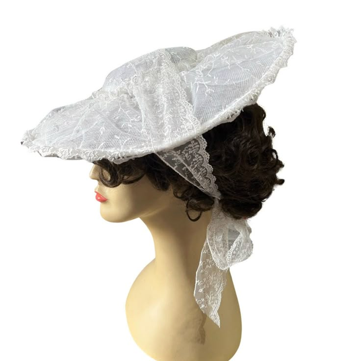 This charming hat is the perfect finish to an 18th Century ladies outfit.  Light and comfortable to wear, it ties behind the head with a laced ribbon. Delicate straw hat with embroidered lace tulle. available in white or black.  Made to order in 2-3 weeks. Rococo Hat, 1800s Accessories, Bergere Hat, 18th Century Stomacher, 18th Century Hats, Edwardian Gowns, 18th Birthday Outfit, White Hats, Edwardian Hat