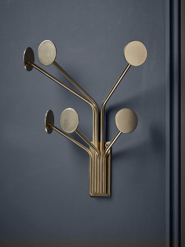 a wall mounted light with five lights on it's sides and four spoons hanging from the side