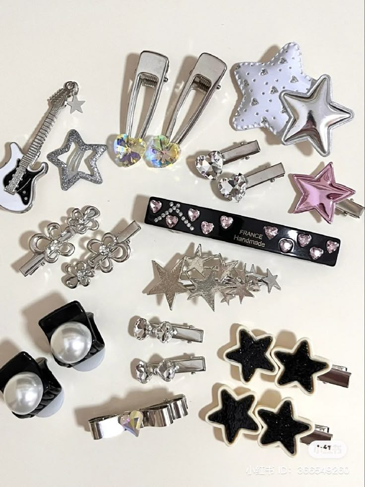 Y2k Stuff To Buy, Y2k Hairstyles Hairclips, Y2k Hairclip Hairstyle, Y2k Hair Clips, Y2k Hairpins, Cute Hairclips, Star Hair Clips Y2k, Y2k Hair Accessories, Hair Clips Aesthetic