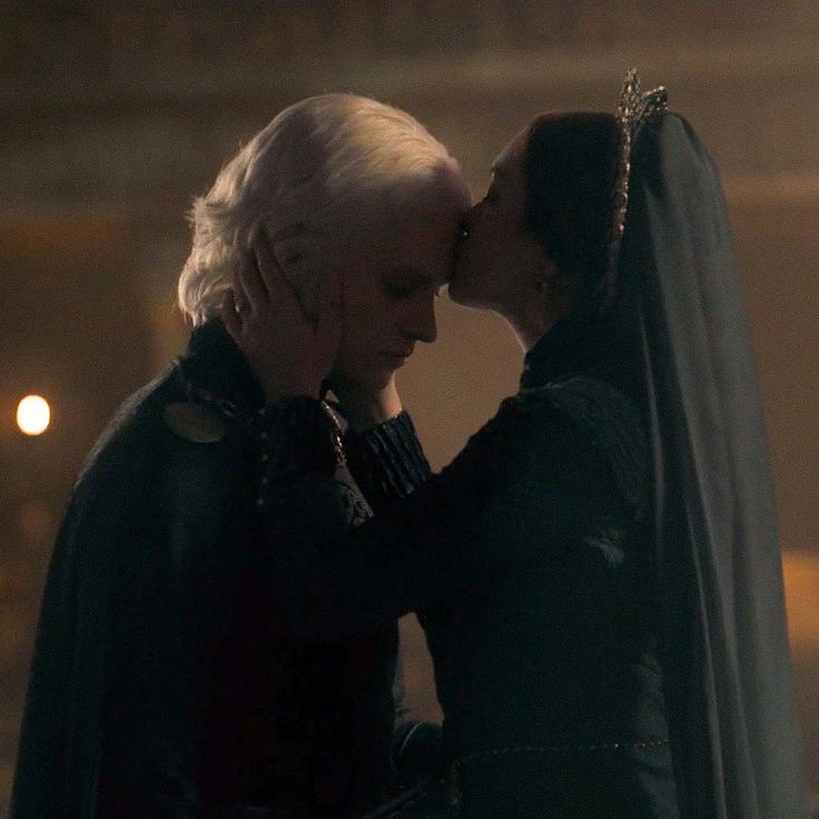 game of thrones s2e0 - the kiss between daeneria and jon