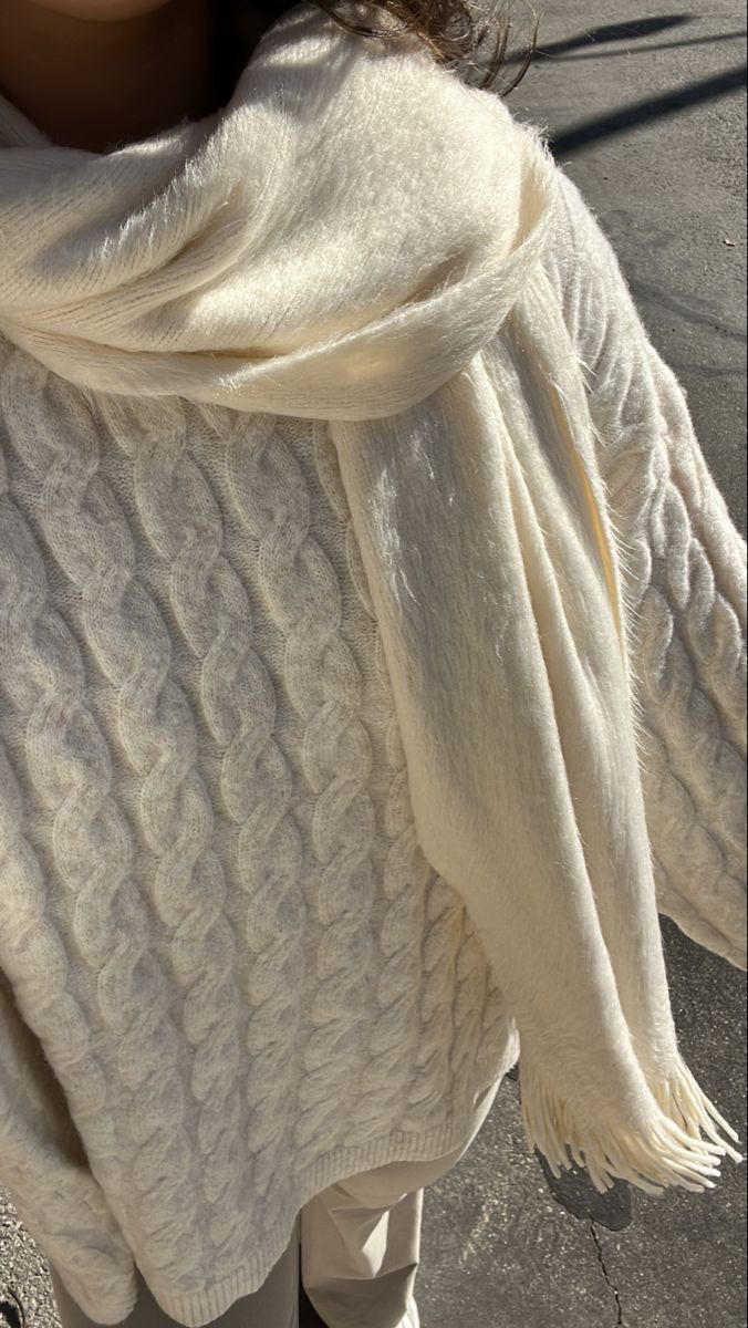 White Scarf Outfit, Preppy Scarf, Neutral Scarf, Scarf Aesthetic, How To Wear A Blanket Scarf, Trendy Scarves, Beige Scarf, Scarf Trends, Cute Scarfs