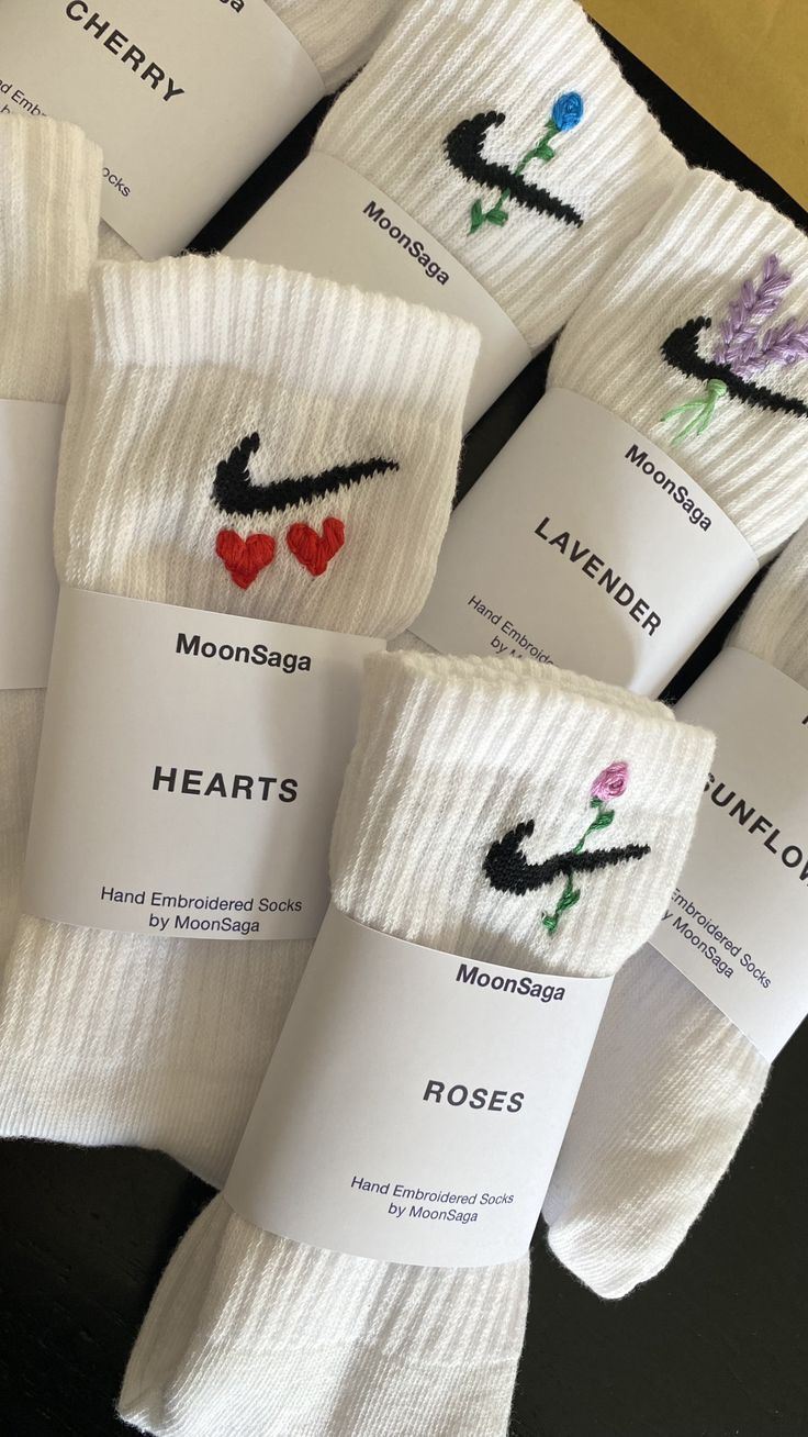 Embroidered Socks Nike, Socks As Gifts Ideas, Gift Socks Ideas, Embroidery Socks Ideas, Hand Embroidered Socks, Embroidered Nike Socks, Nike Socks Embroidery, Embroider Socks, Nike Socks Aesthetic