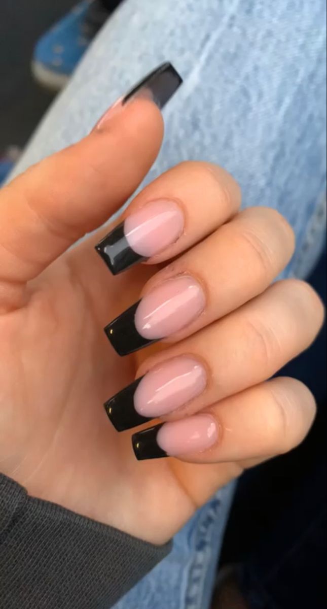 Acrylic Nails Ideas Coffin French Tip, French Tip Acrylic Nails Almond Shape Long, Acrylic Nails For Pale Skin, Popular Acrylic Nails 2023, Pretty Square Nails Medium, Acrylic Nail Ideas Square, Minimalist Nails Coffin, Square Trendy Nails, Black French Tip Nails Coffin