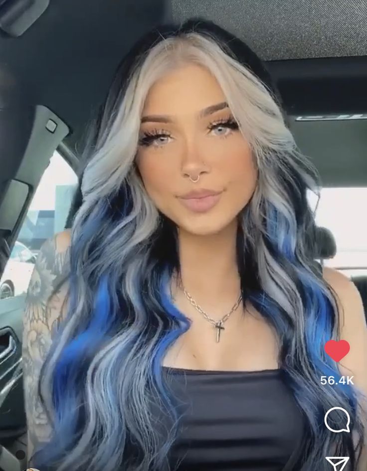 Blue Hair With Blonde Front Pieces, Cute Split Hair Dye Ideas, Fresh Hair Styles For Women, Long Colored Hair Ideas, Upcoming Hair Trends 2023, Colored Hair Money Piece, Black And Hair Color, Hair Inspiration Color Short, Dark Blue Hair With Money Piece